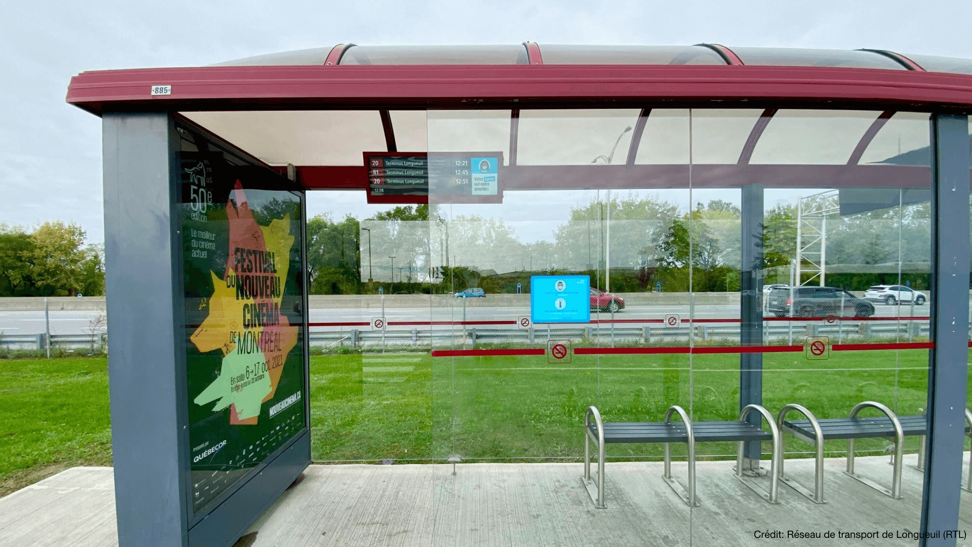 Information in real time in the Réseau de transport de Longueuil bus shelters